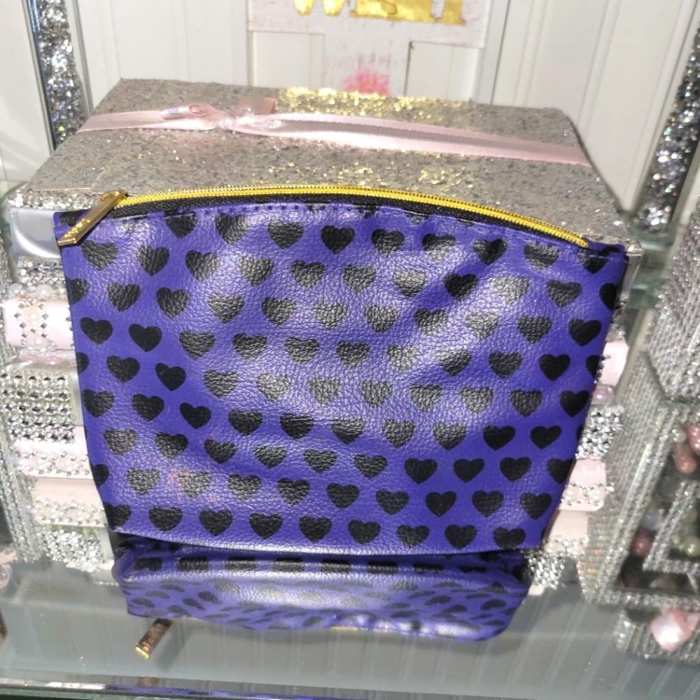 NWOT 🌸 Limited Edition Ipsy cosmetic Bag 🌸